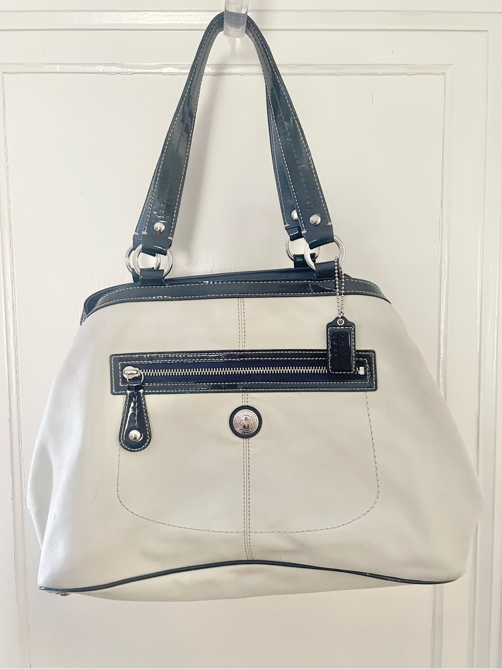 Coach Ivory Leather Shoulder Bag with Navy Patent Trim & Kisslock Pocket